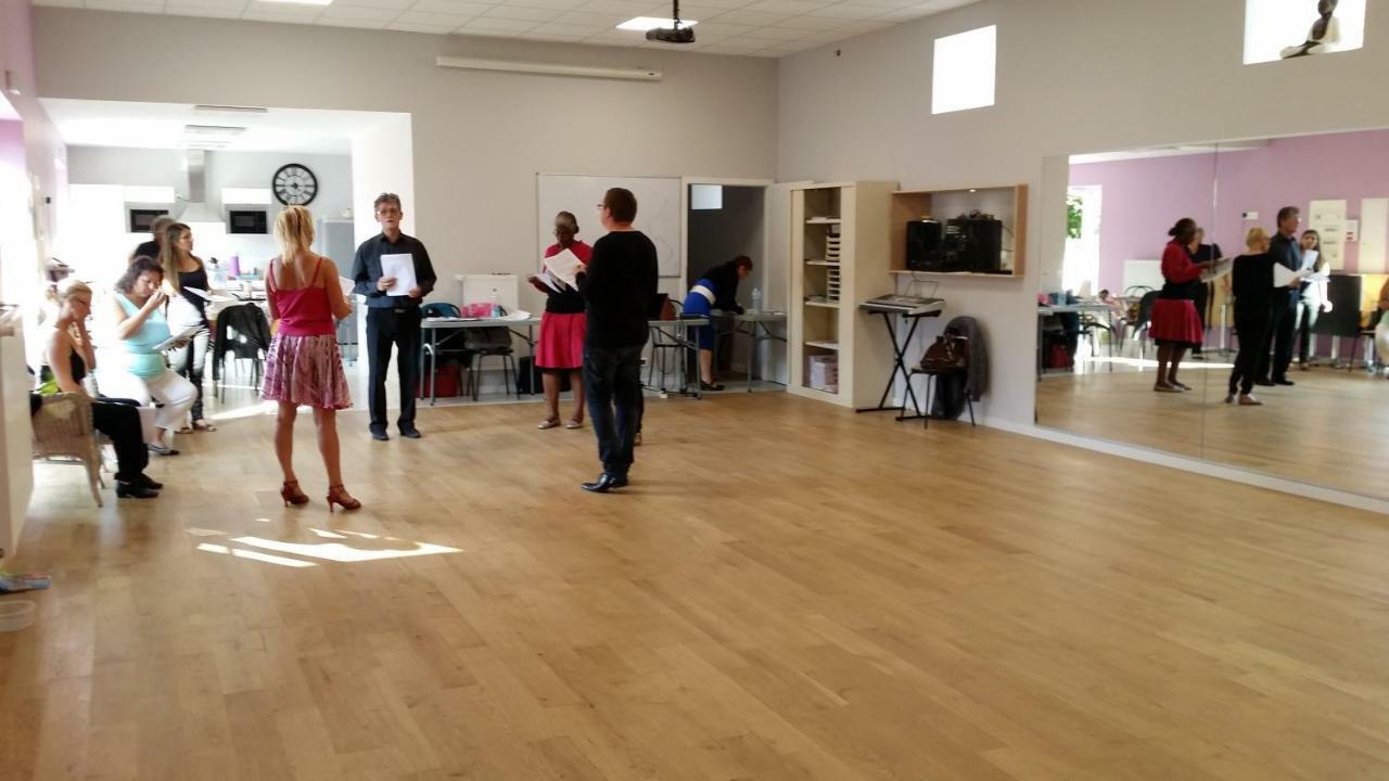 Au Petivall Studio Achicourt 外观 照片